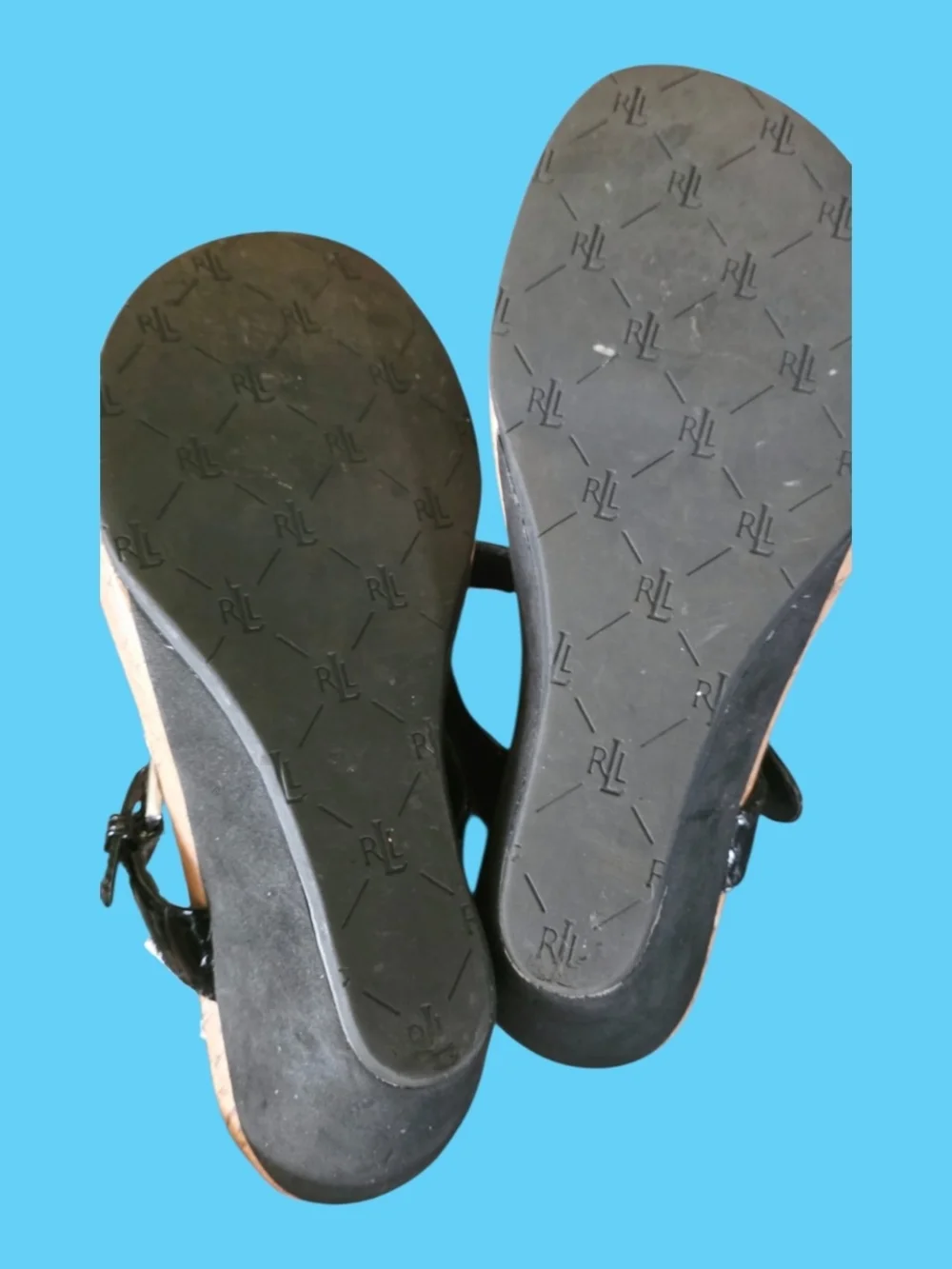 Kenneth Cole Reaction Black Patent T‑Strap Cork Footbed Sandals